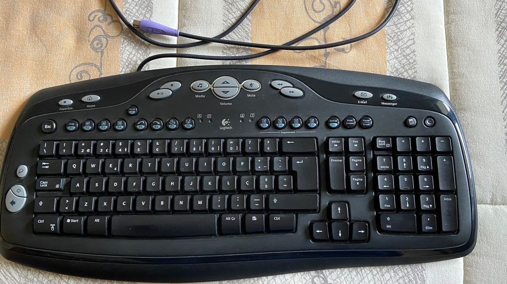 Logi Tech Multimedia Keyboard454057397343365120