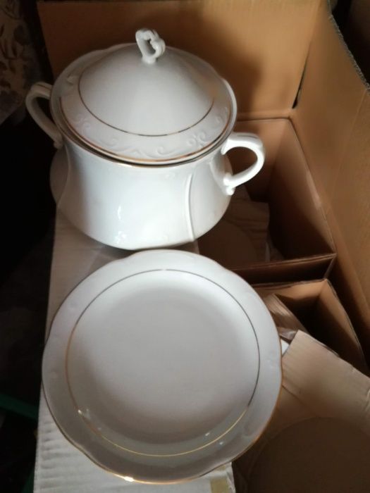 Conjunto de jantar e copos