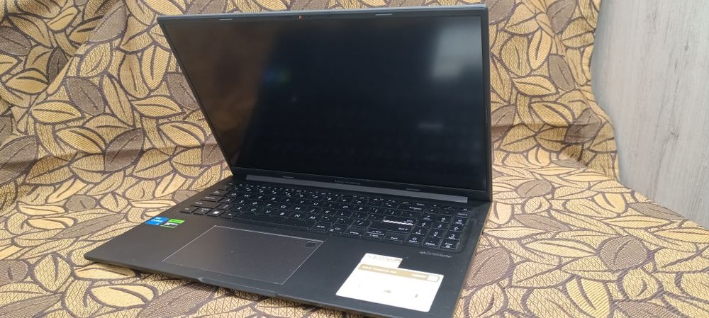Laptop Asus vivobook 16