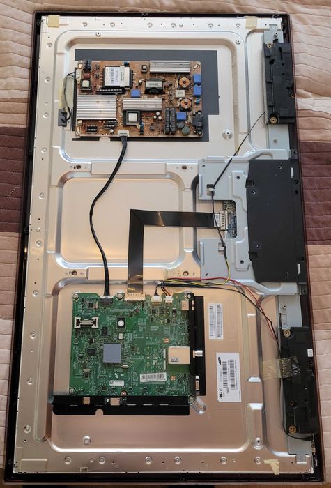 Samsung UE37D5500- matryca, obudowa sprawna, pł. główna uszkodzona.