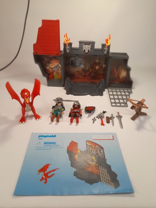 Forte playmobile com dragão vermelho