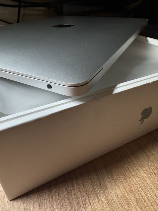 MacBook Air m1 2020 8/512