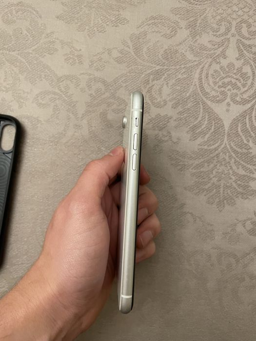 iPhone XR 64 GB in Good Condition64354221758337122