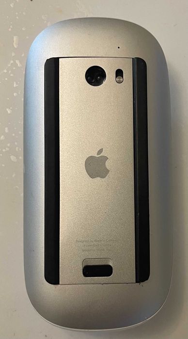 Две клавиатуры.  Apple A1243 и  А1314. Мышь А1152 Цена за все.