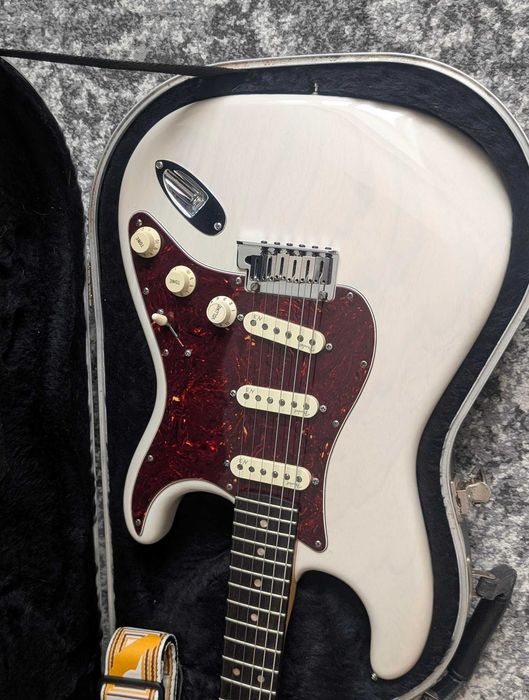Fender American Deluxe Stratocaster White Blonde + Кейс