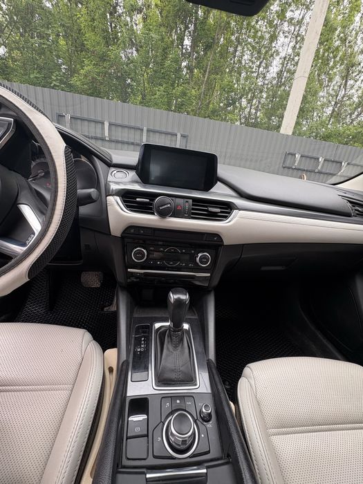 Автомобіль Mazda 6