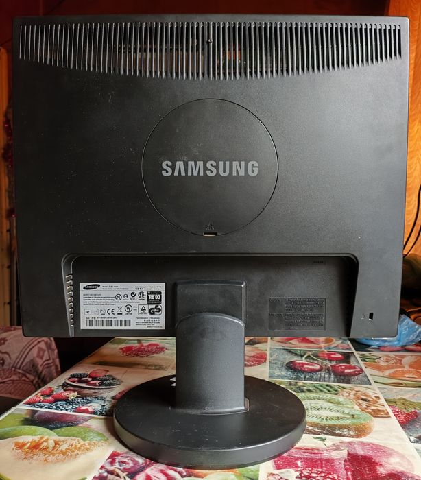 Монитор Samsung 943n