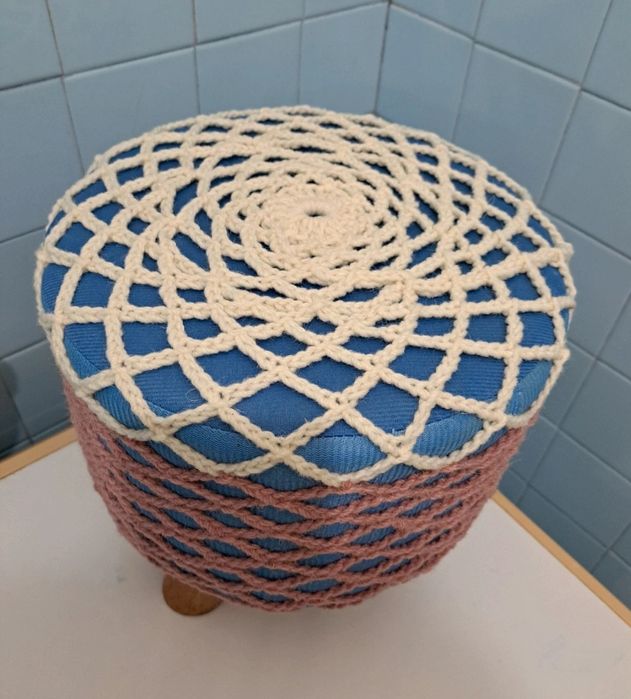 Banquinho puff  em crochet