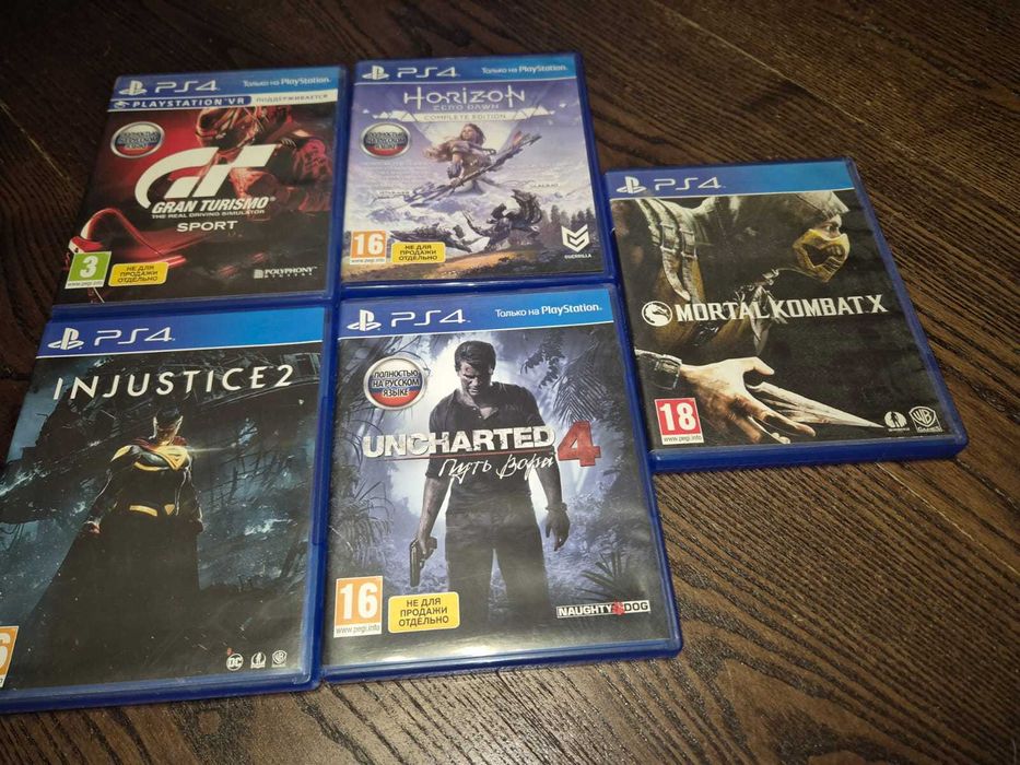 SONY Playstation 4 Slim 500Gb + 2 джойстики + зарядна станція + 5 ігор