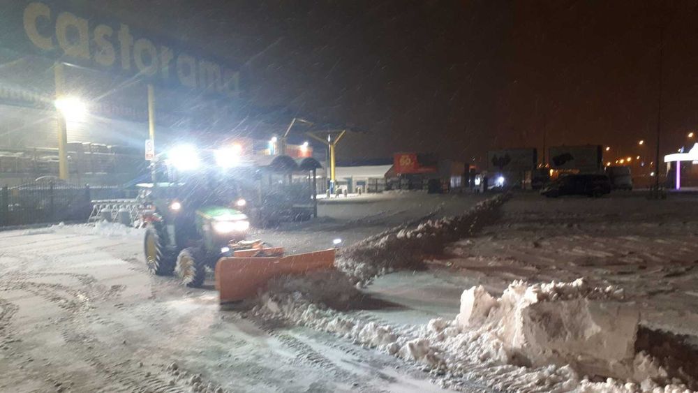 Odśnieżanie, zimowe utrzymanie terenu, koszenie, sprzątanie obiektów.