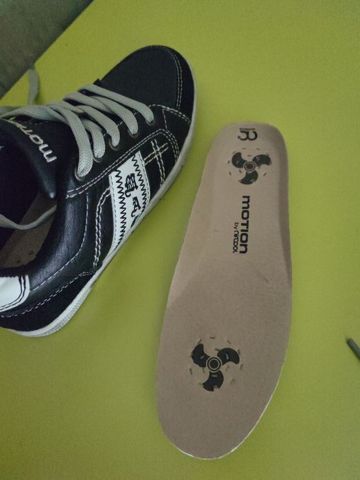 Nowe buty  sneakersy skóra naturalna 20cm