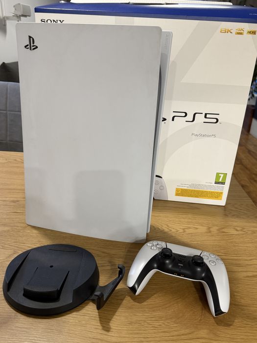 PS5 z napędem + SSD Kingston 2TB- stan idealny- komplet gotowa do gry