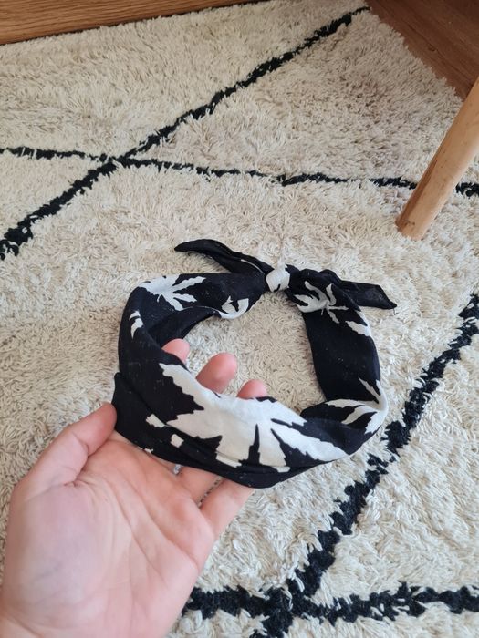 Chustka bandana z liśćmi marihuany