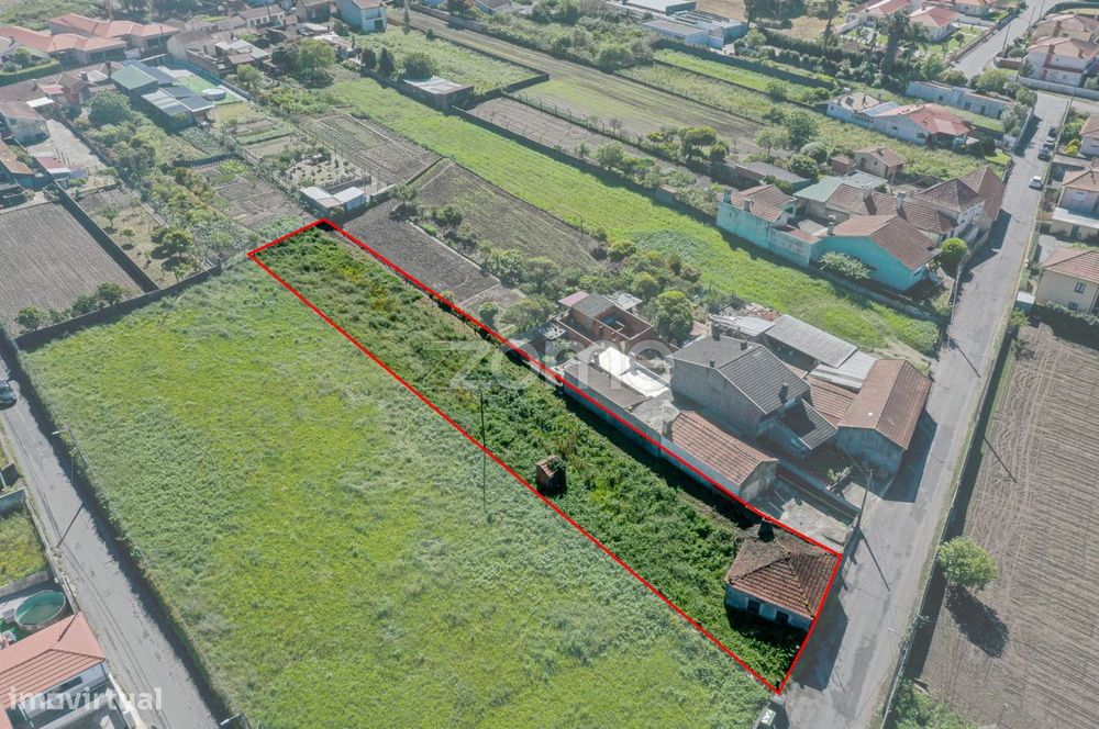 Moradia com terreno para Reconstrução em Arada – Ovar