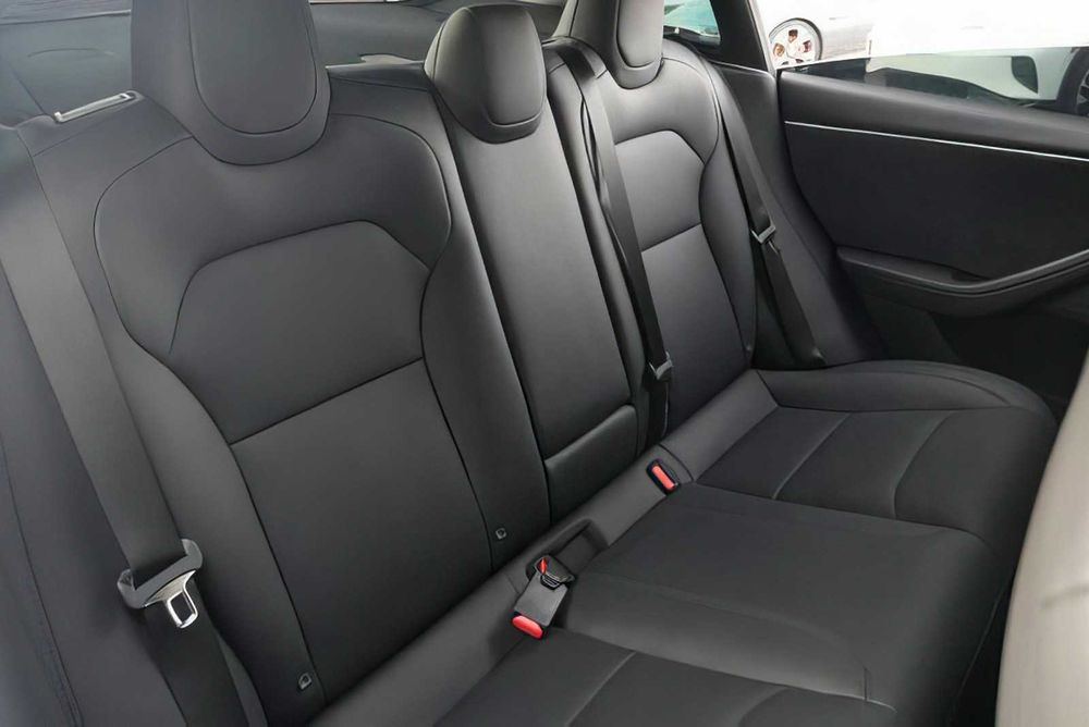 Tesla Model 3      2025