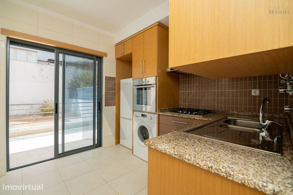 Um fantástico apartamento t2 de rés do chão, com terraço e logradouro