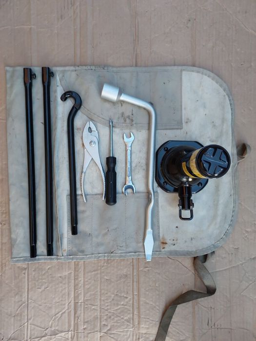 Домкрат Ключ Toyota Hilux  Fortuner Ключ Запаски