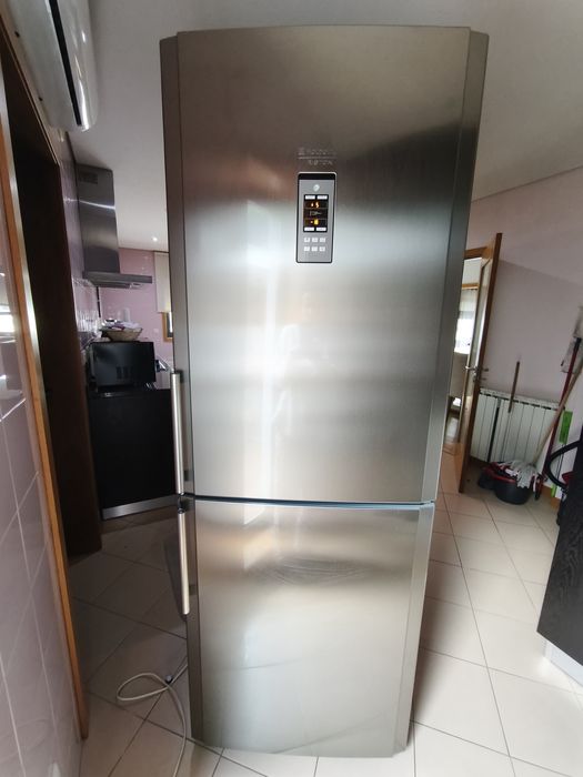 Frigorífico Hotpoint Ariston 18kg