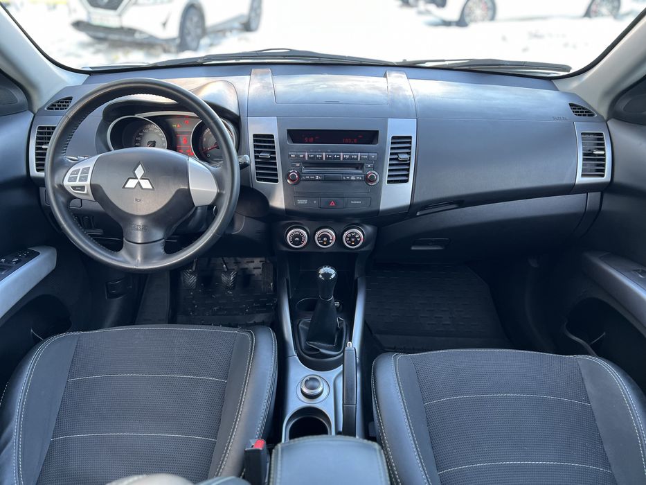 Mitsubishi Outlander XL 2.4 механика 2008г