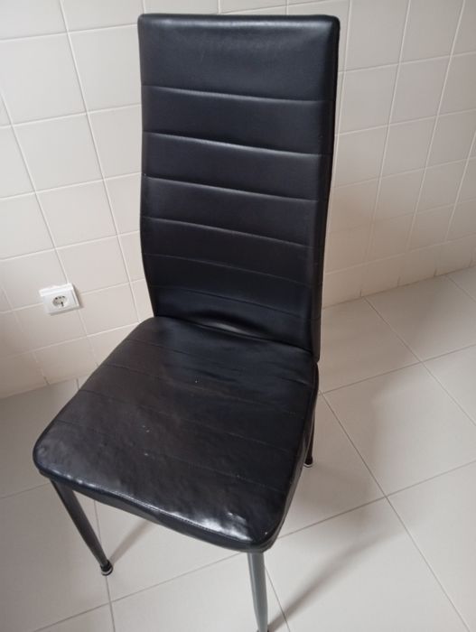 3 Cadeiras pretas (Cozinha/Sala)
