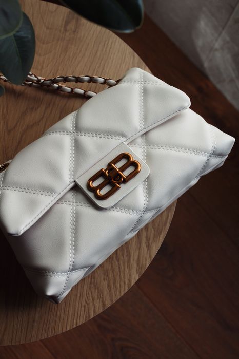 Біла жіноча сумка