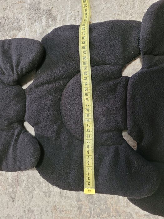 Продам універсальний вкладиш в автокрісло чорний