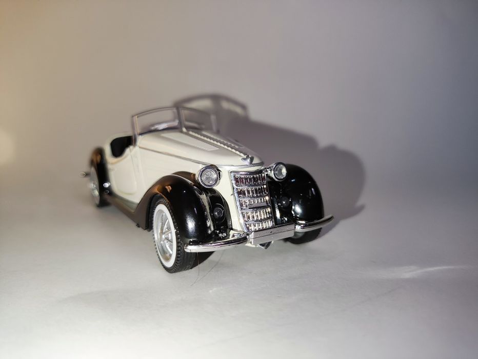 Audi Wanderer W25K Roadster — Modelo 1:32 Branco/Preto