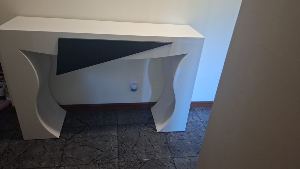 Consola lacada branco