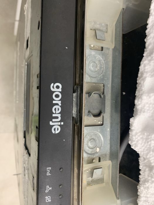 Посудомийка на деталі. Горенье