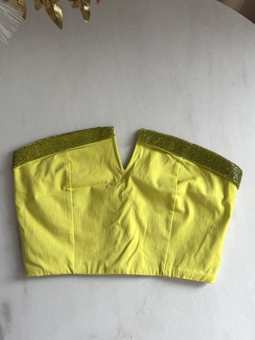 Bershka dwa nowe topy kwiatowy print kryształki