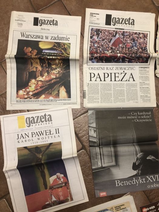 Kolekcja gazet z czasu śmierci Jana Pawła 20 tytułów