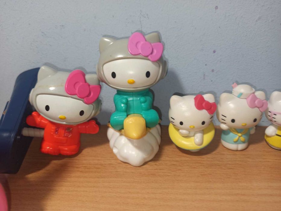 Іграшки Хелоу Кітті кіндер Hello Kitty ліцензійні колекція