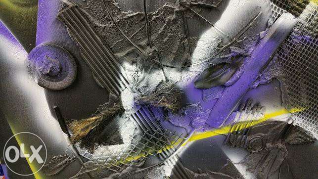 Quadro com relevos azul amarelo e preto