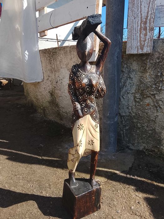 Figuras arte africana em madeira