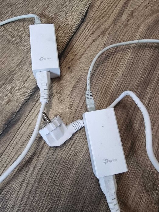 Zestaw anten, wzmacniaczy, nadajników, kabli do przyłącza Internetu