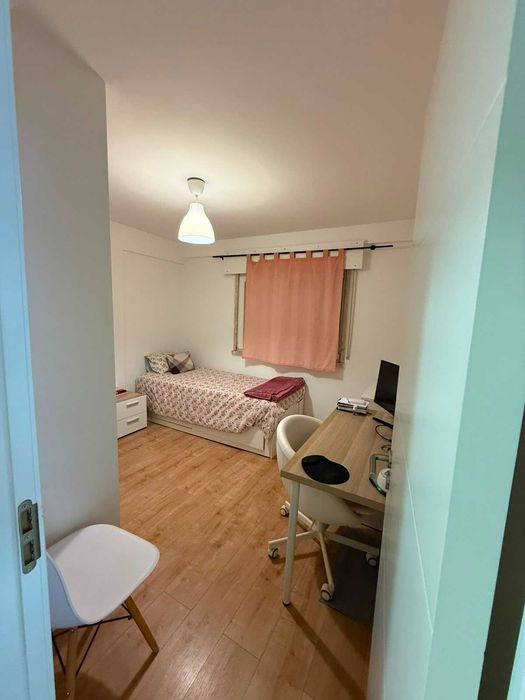 Quarto junto à escola Seomara - Venteira, Amadora