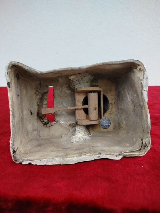 Stara przedwojenna skarbonka koscielna murzynek kiwajacy główka