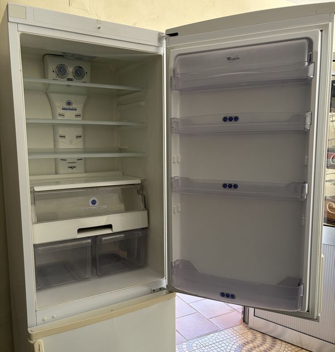 Combinado marca Whirlpool, No Frost, air stream, system electronic.