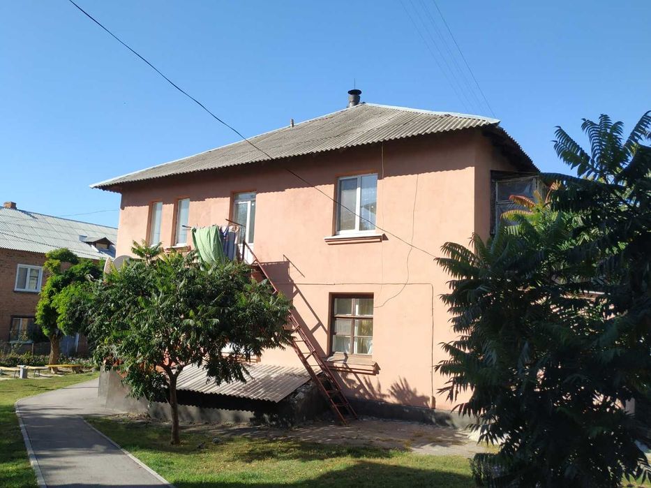 Продам простору кімнату 20 м2 на Основі (пр. Гагаріна)