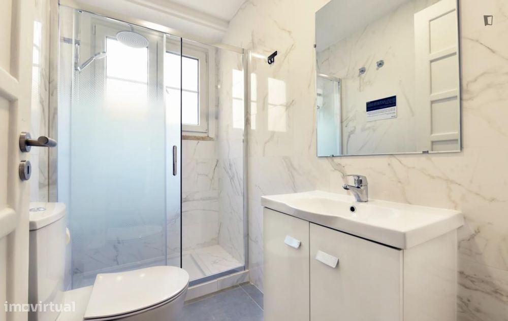 Quarto - localizado em Marquês de Pombal Lisbon
