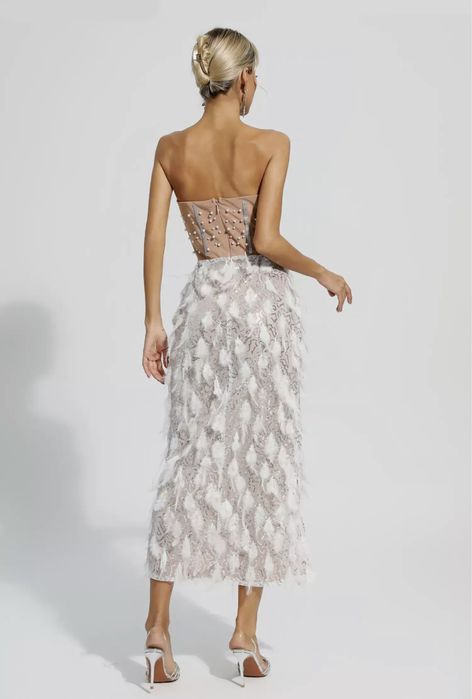 Вечірня сукня          .