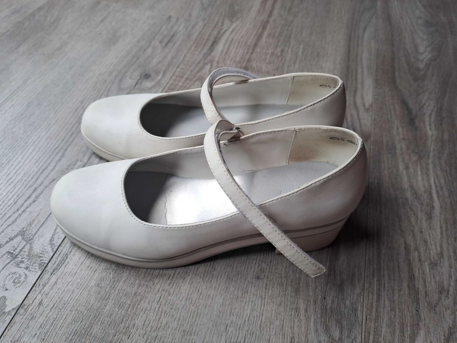 Buty dziewczęce 36 komunijne biale