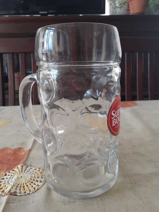 Caneca gigante para cerveja. Para desocupar.