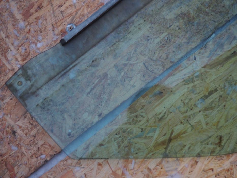 Szyba drzwi prawa mercedes W124 coupe