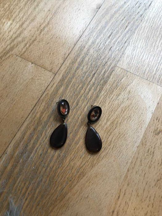 brincos castanhos novos