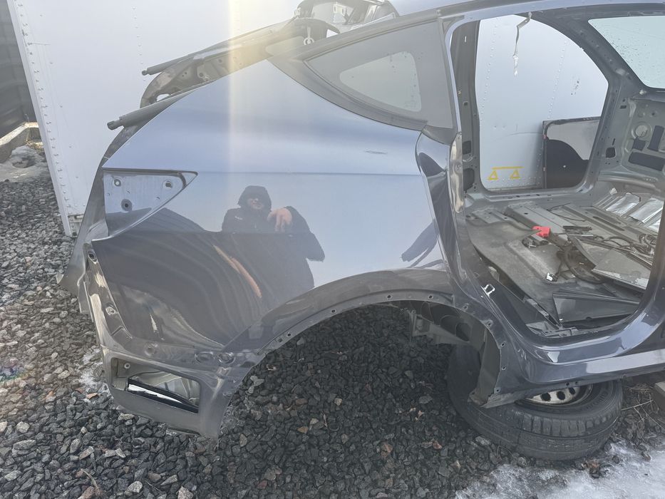 Четверть model Y