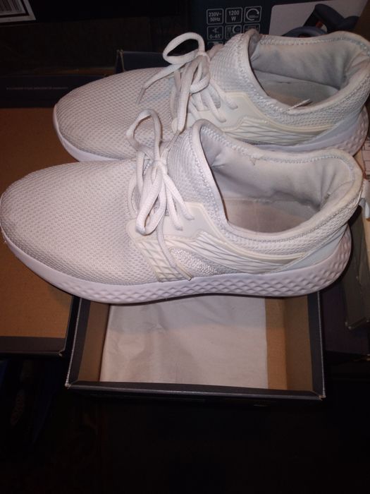 Sprzedam męskie biale wygodne obuwie sportowe  nr 42
