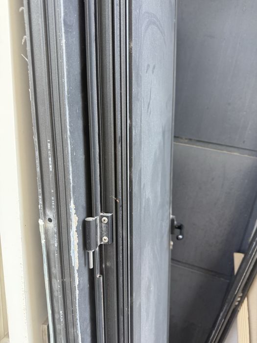 Porta entrada aluminio cinza 2m x 0.80