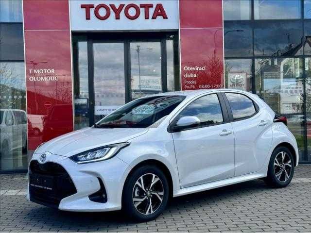 Wynajem Toyota Yaris Style Automat - Wypożyczalnia Samochodów Aut