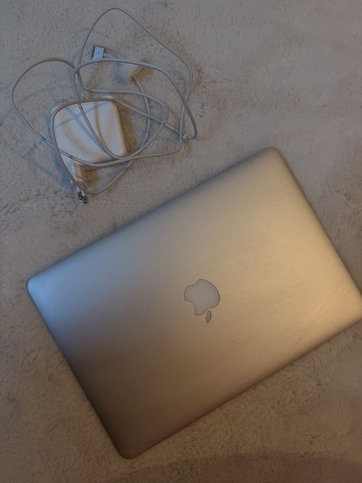 Model: MacBook Air 13-inch (Model A1466, EMC 2925)